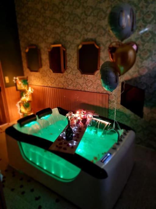 Royal Room Jacuzzi Haut De Gamme Centre Ville مُلووز المظهر الخارجي الصورة